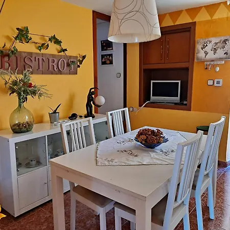 La Casa Del Barranco Que Mira Al Pico