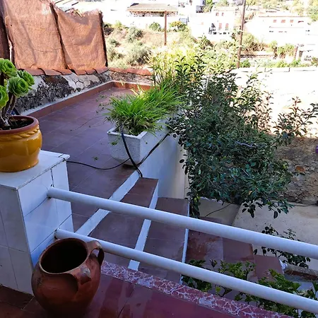 La Casa Del Barranco Que Mira Al Pico *