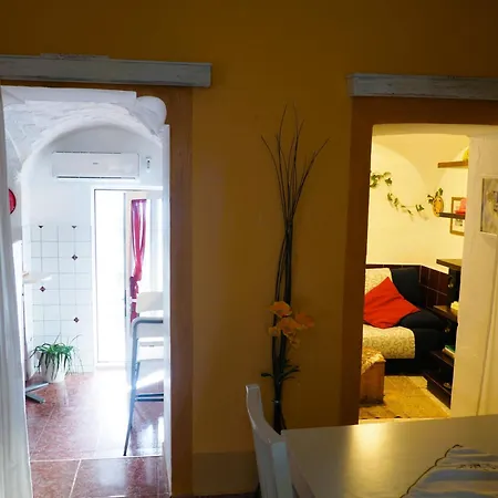 La Casa Del Barranco Que Mira Al Pico