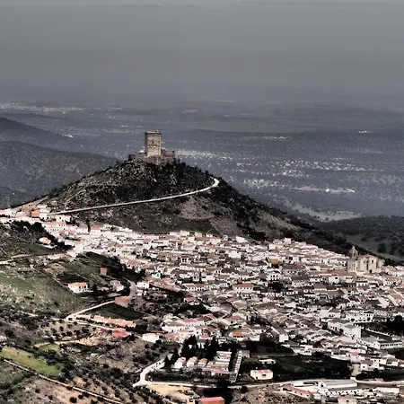 La Casa Del Barranco Que Mira Al Pico
