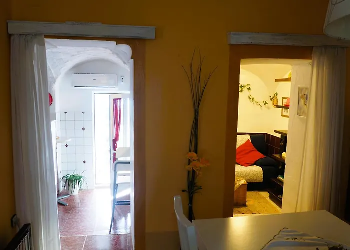 La Casa Del Barranco Que Mira Al Pico