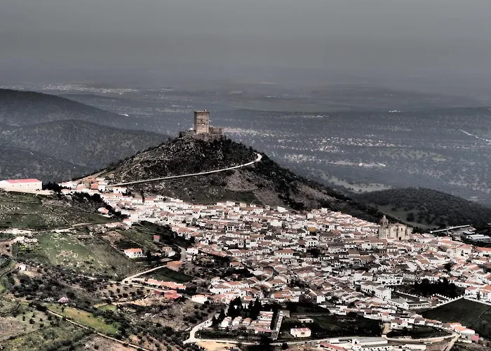 La Casa Del Barranco Que Mira Al Pico